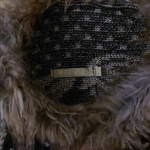 Stylish Relais cardigan with 🦊 faux fur - Picture 2 of 4